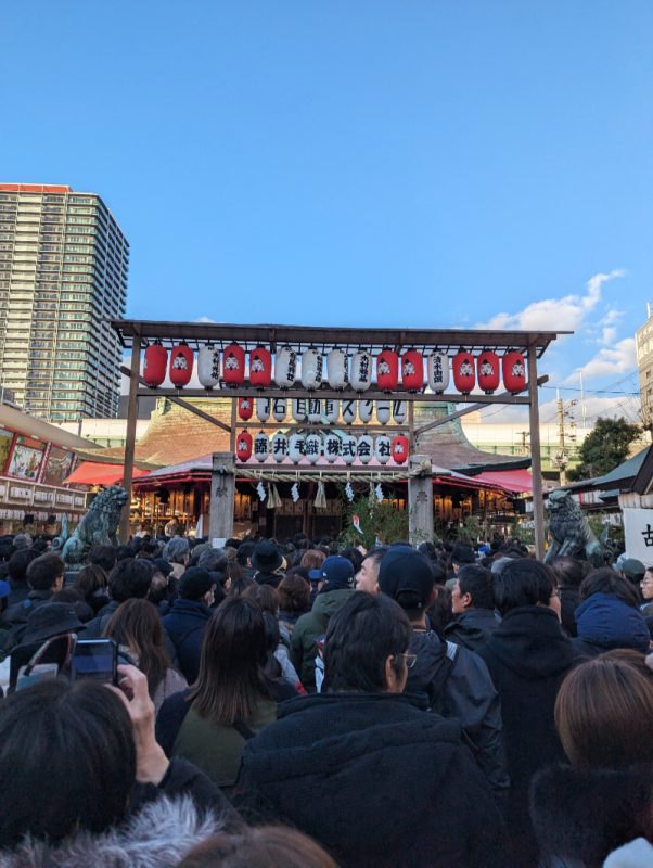 Photo of all the people at Imamiya Ebisu Jinja-shrine, Osaka for the Toka-Ebisu Festival